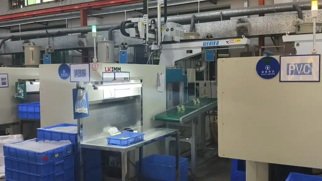 PVC/ABS injection molding machine in production