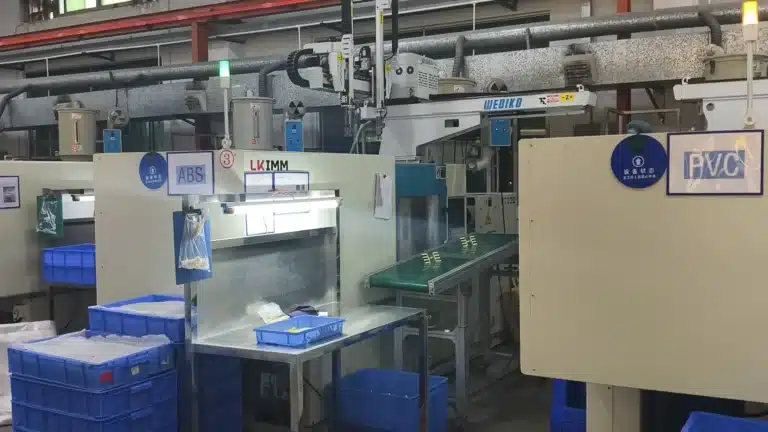 PVC/ABS injection molding machine in production
