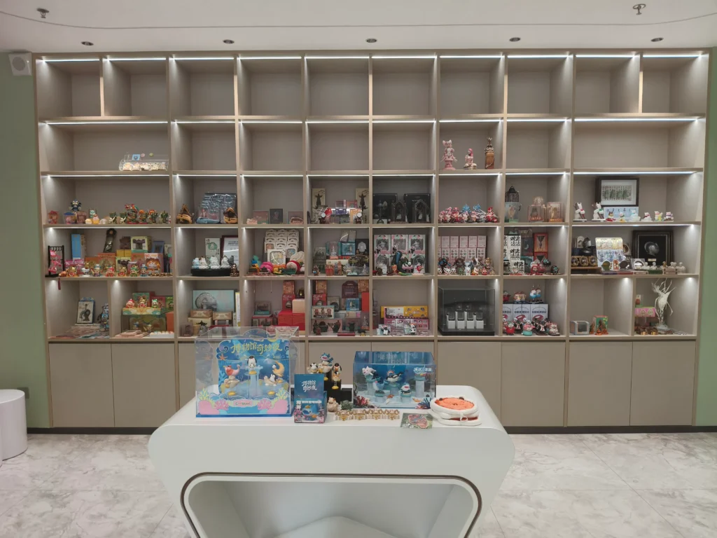 Resin, PVC and soft vinyl collectible figures for the European licensed toy market