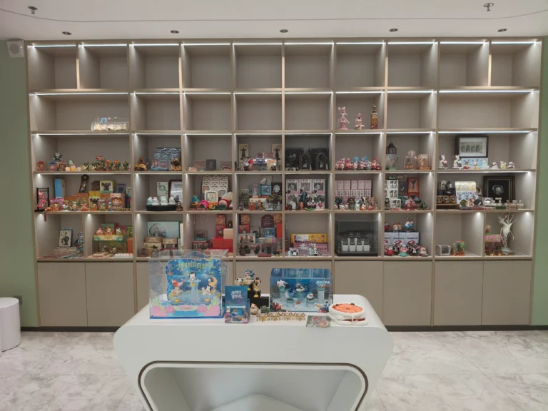 Resin, PVC and soft vinyl collectible figures for the European licensed toy market