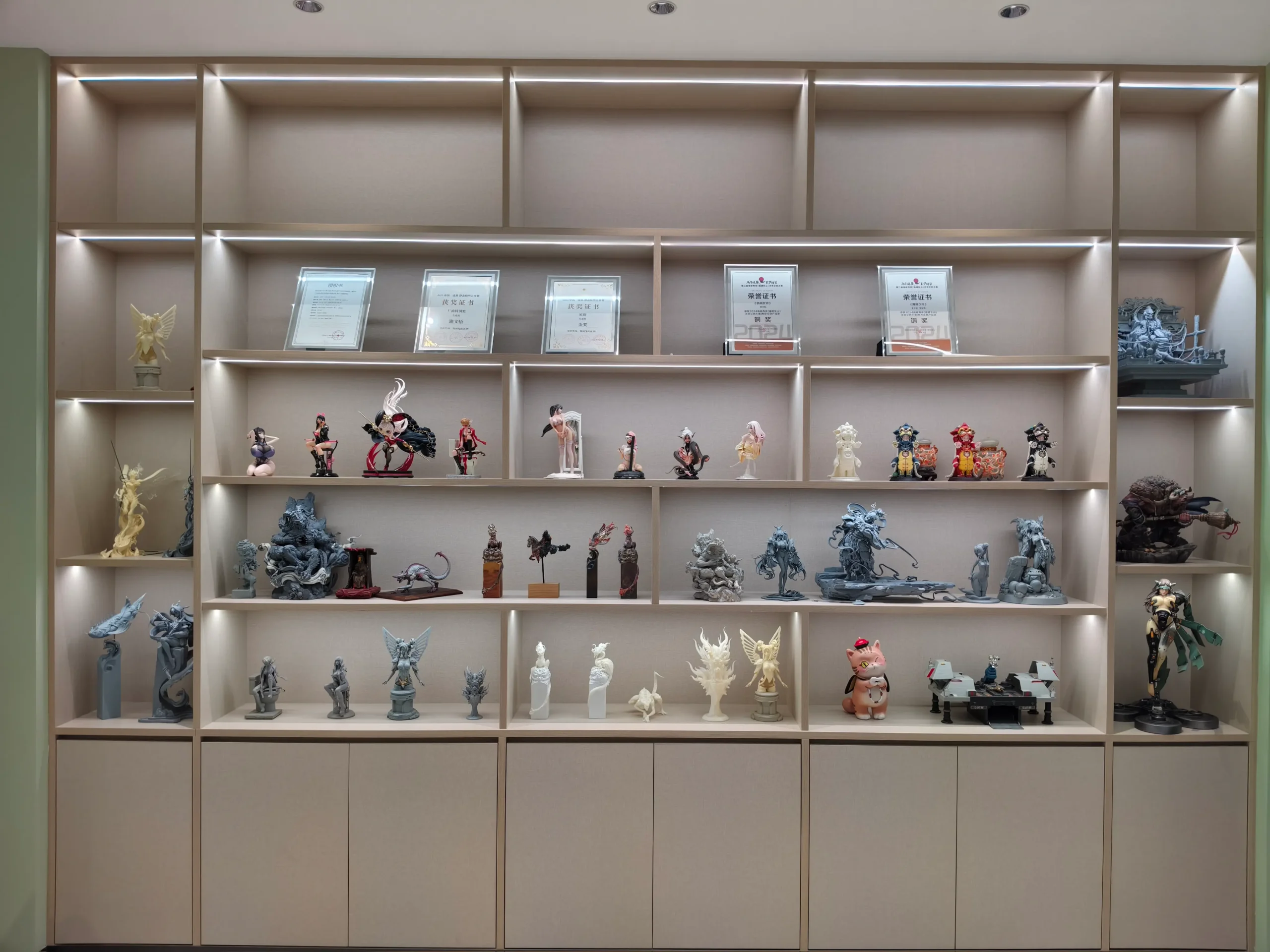Licensed collectible toys and game IP figures manufactured by MIHOX